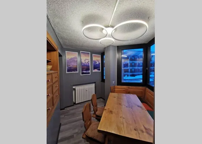 Newly Modern In The Heart Of Cervinia アパート *