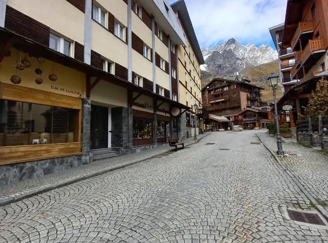 Newly Modern In The Heart Of Cervinia Апартаменти